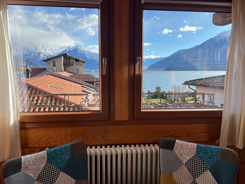 Window seat with a view over rooftops to the lake